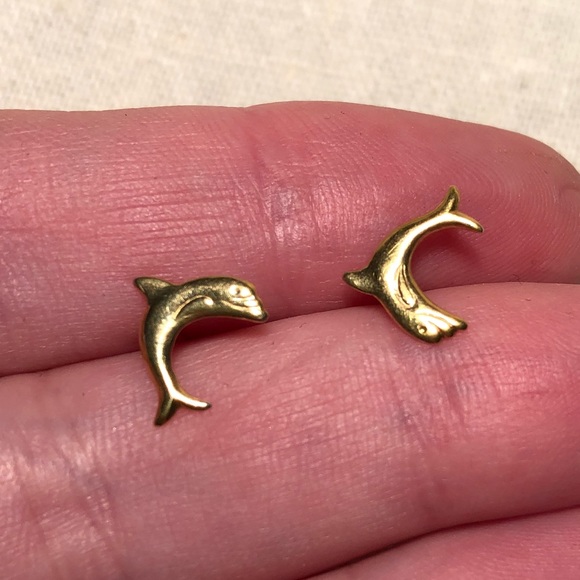 Gold dolphin studs - Picture 2 of 4